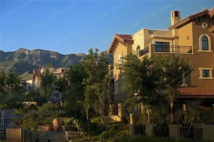 鴻威翡翠（cuì）城.webp