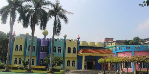 黃（huáng）驊陽光幼兒園